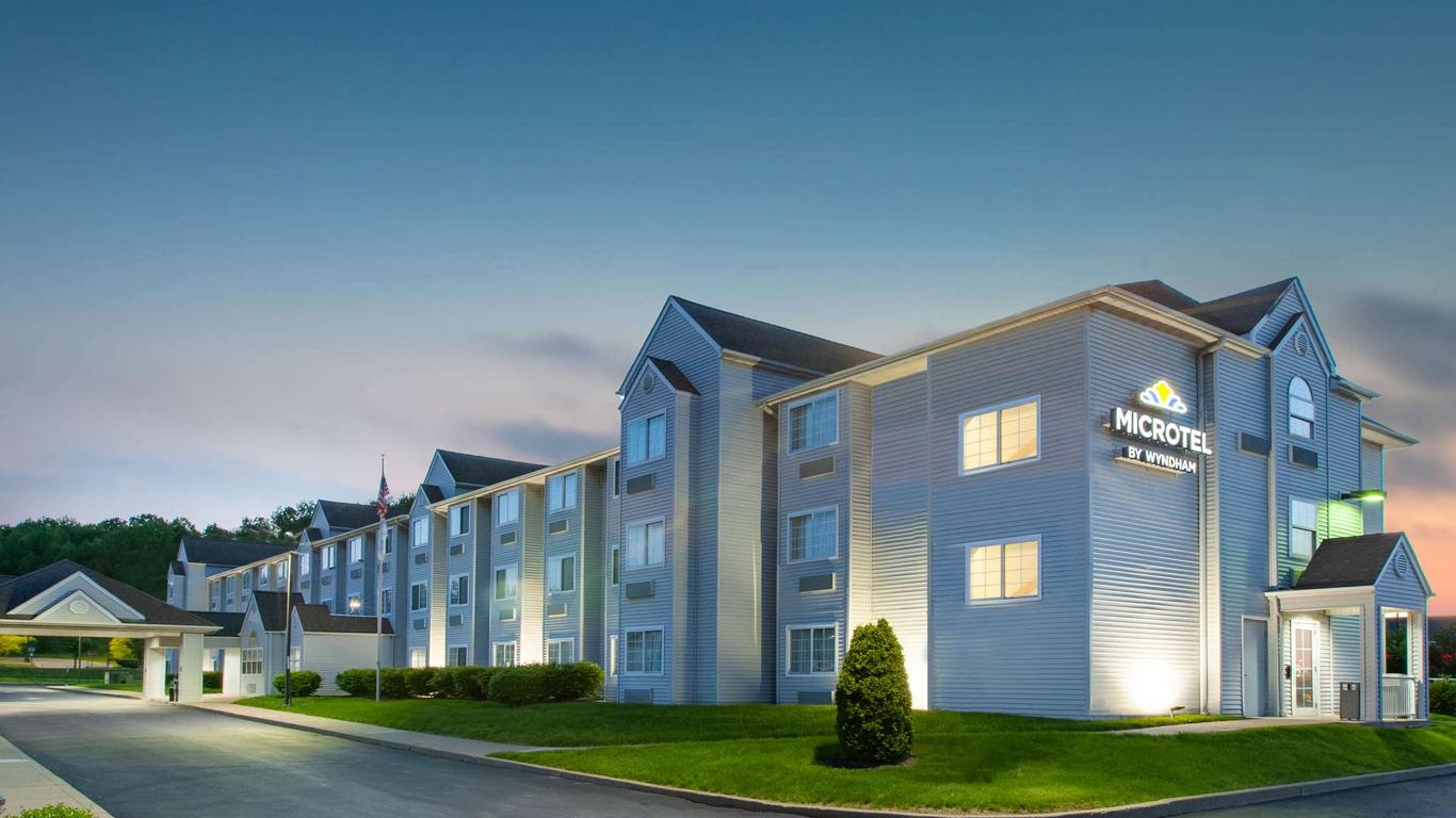 Microtel Inn & Suites by Wyndham Pittsburgh Airport