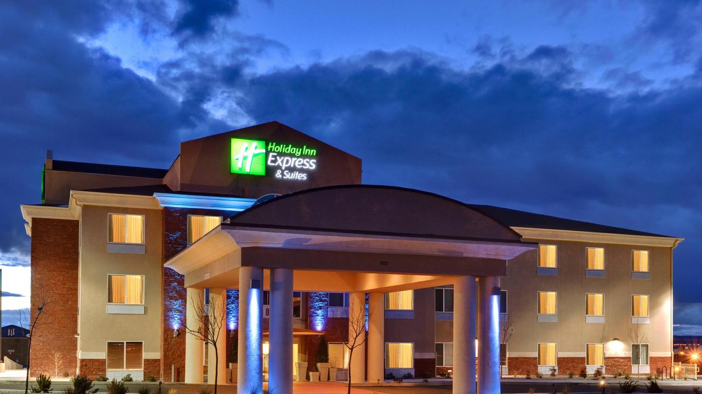 Holiday Inn Express & Suites Albuquerque Airport