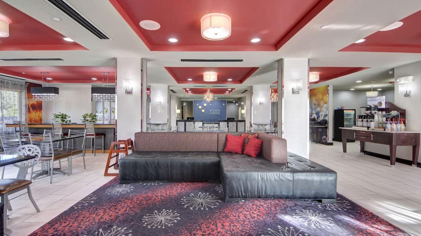 Holiday Inn Express & Suites Oklahoma City North By IHG