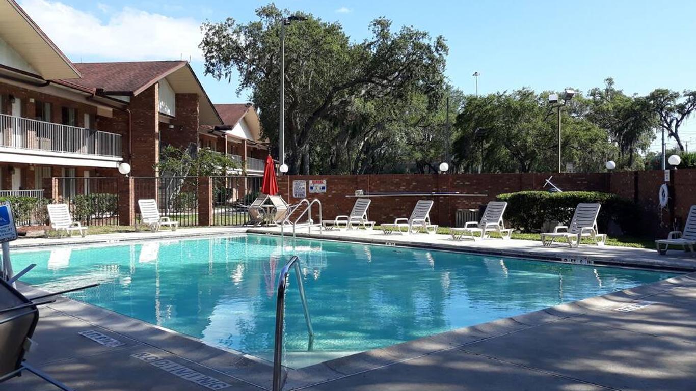 Ramada by Wyndham Temple Terrace/Tampa North