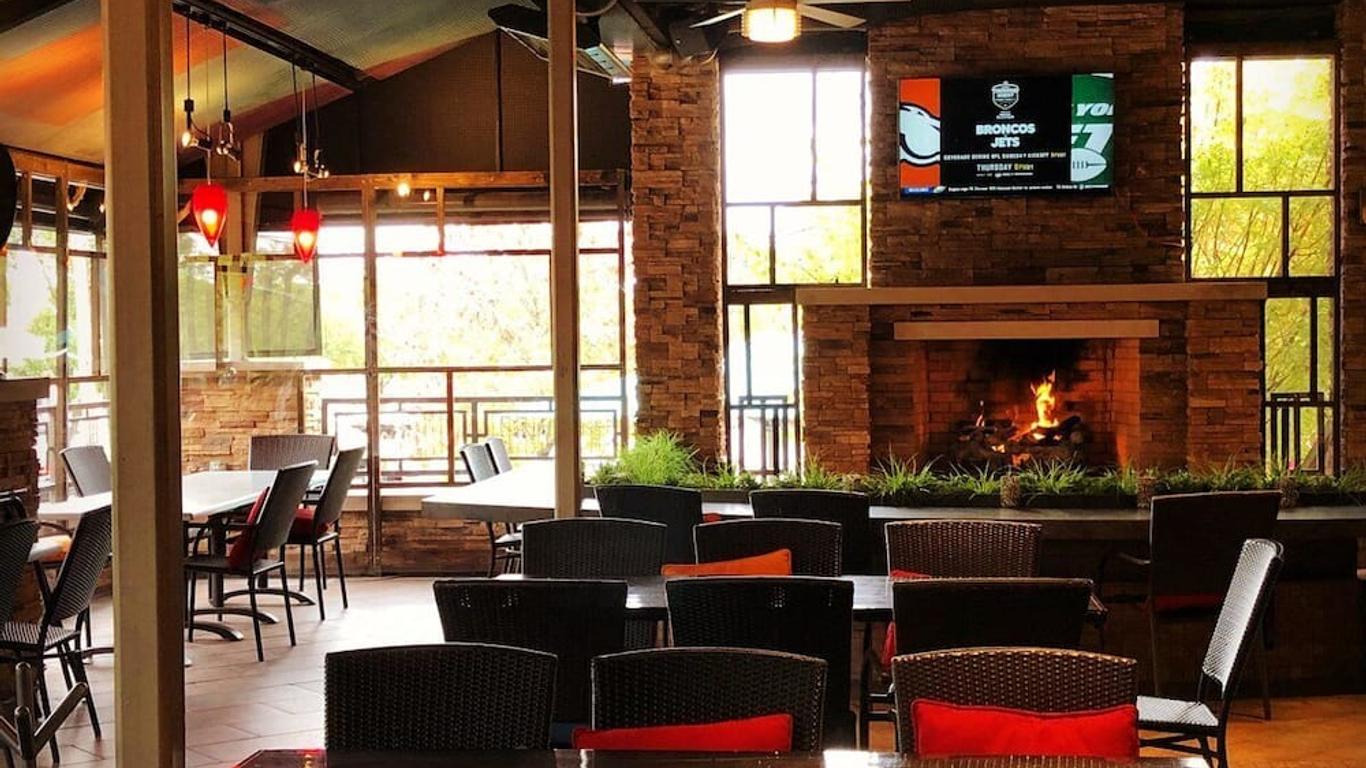 DoubleTree by Hilton Akron Fairlawn