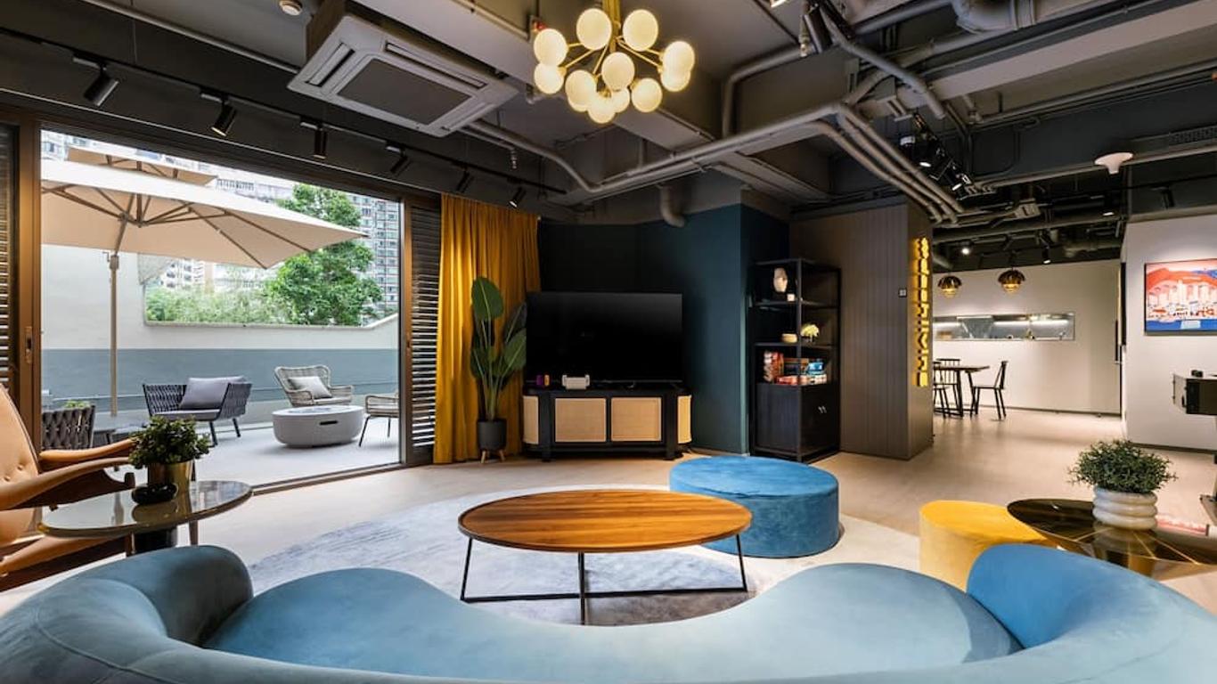 Dash Living on Hollywood
