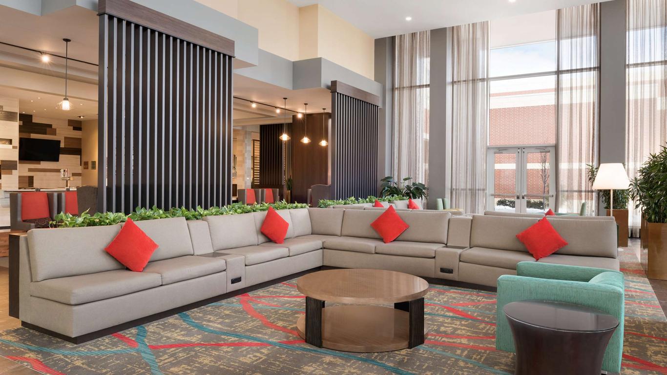 Embassy Suites by Hilton Chicago Naperville