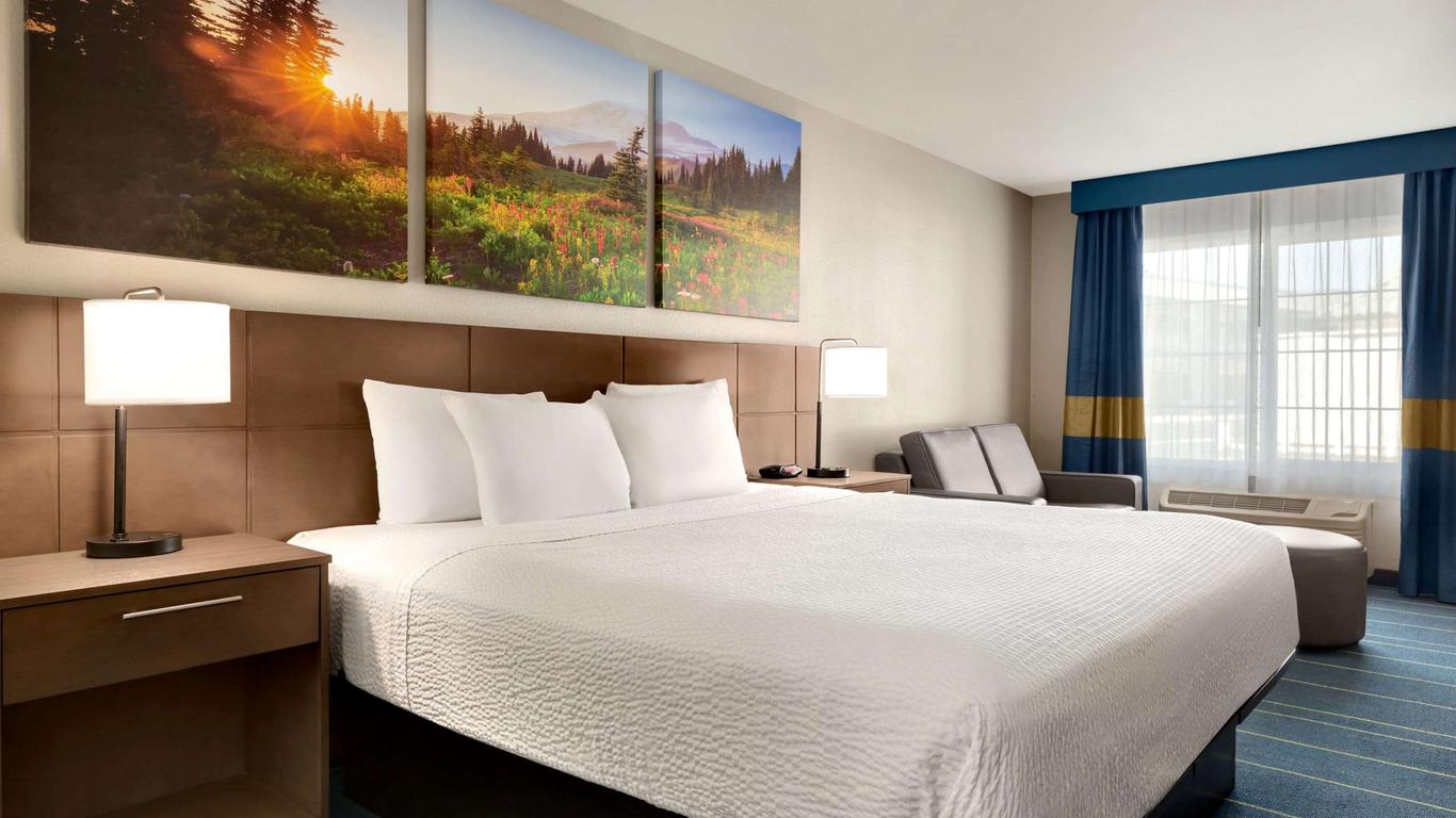 Days Inn & Suites by Wyndham Anaheim At Disneyland Park