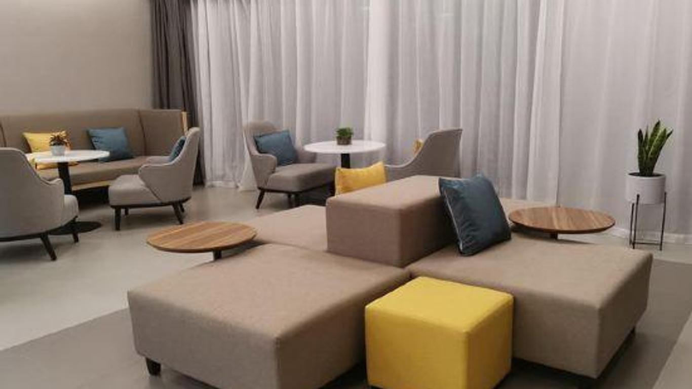 Shindom Hotel (Beijing Liujiayao Metro Station)