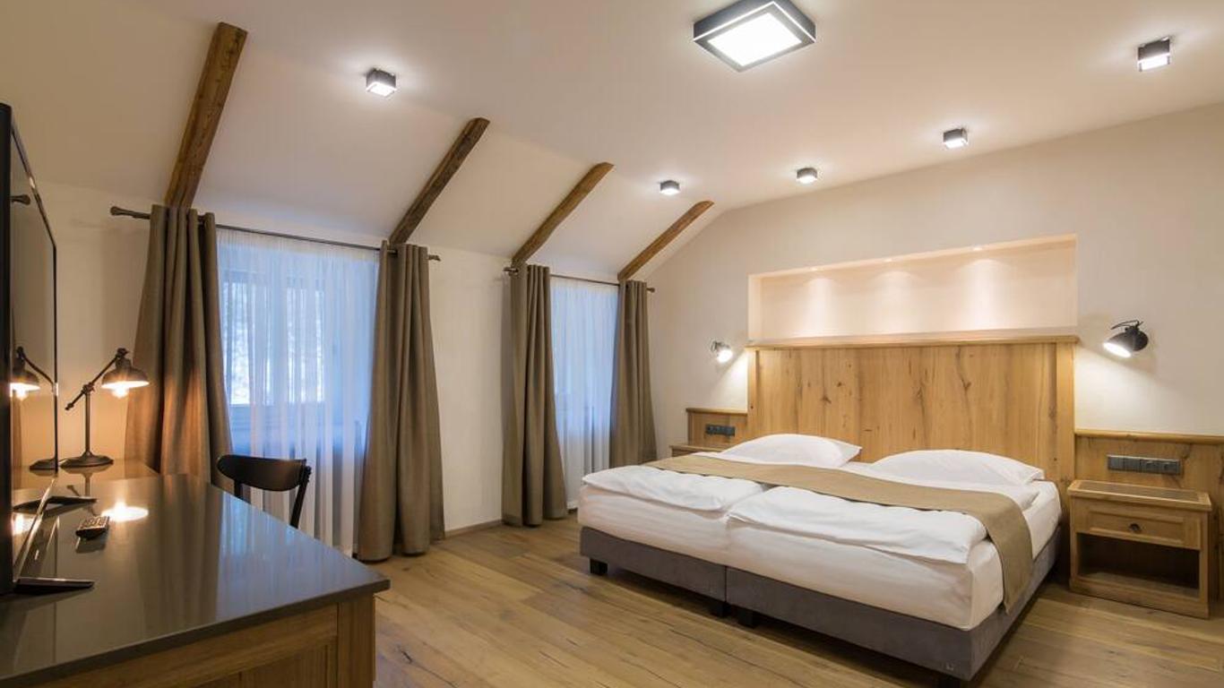 Hotel Male Versailles