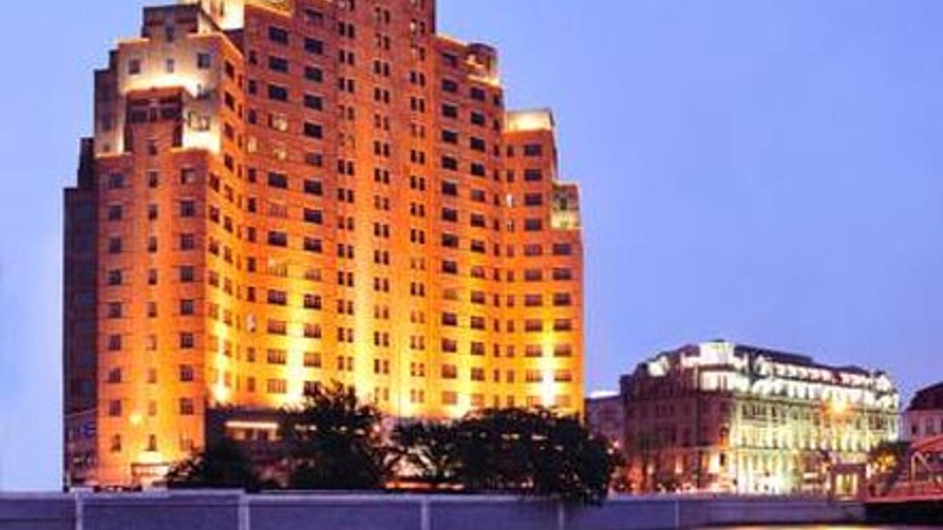 Broadway Mansions Hotel - On the Bund