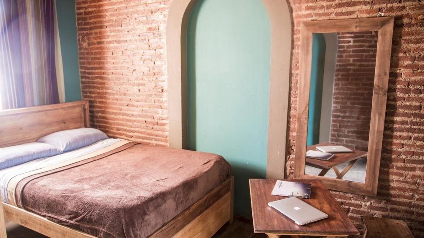 Puerta Vieja Hostel