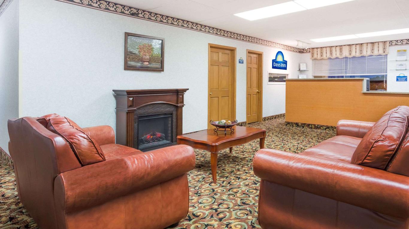 Days Inn by Wyndham Staunton