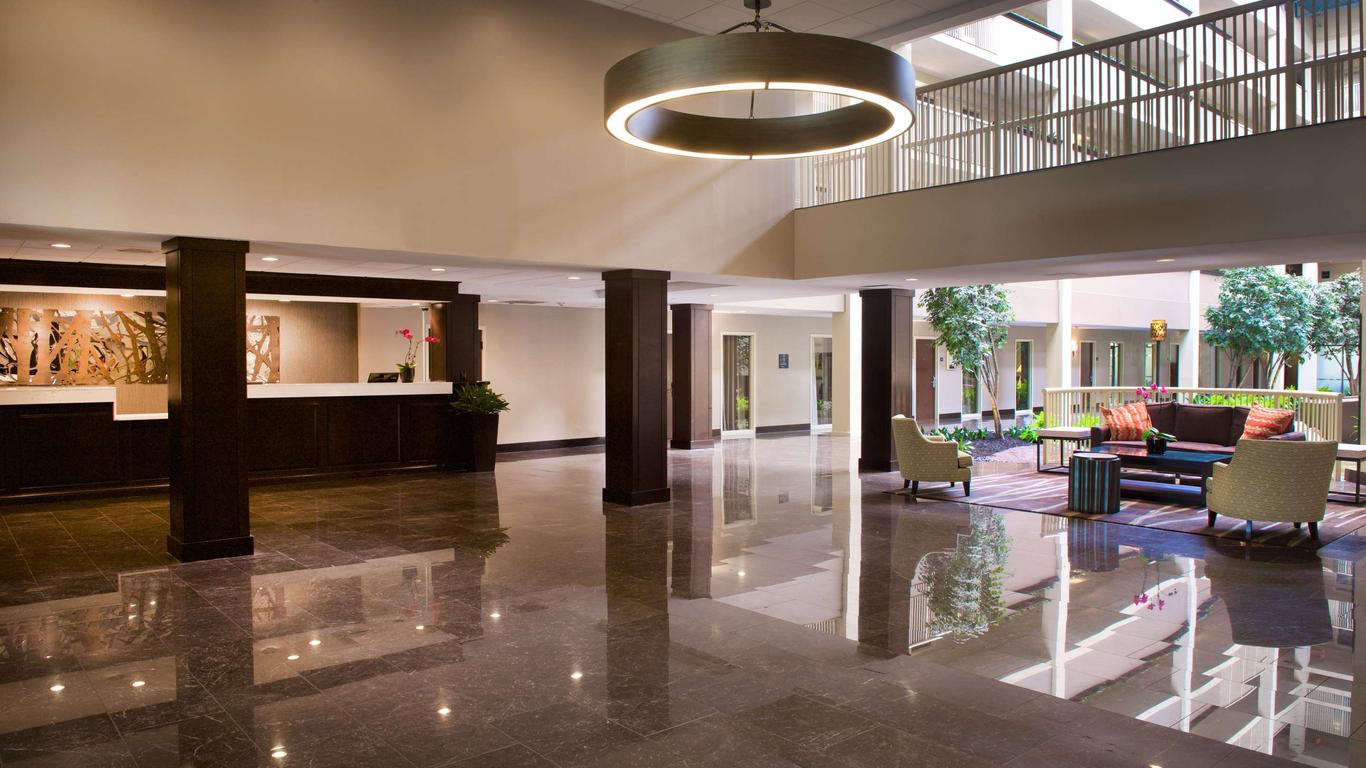 Embassy Suites by Hilton Philadelphia Airport