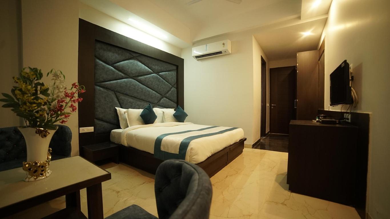 Hotel Crimson Palace