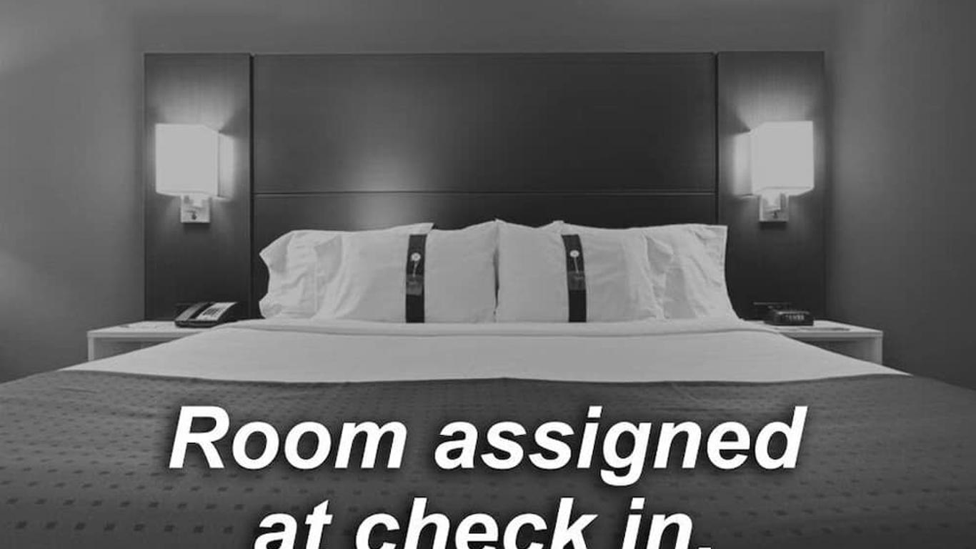 Holiday Inn Express & Suites Pueblo North
