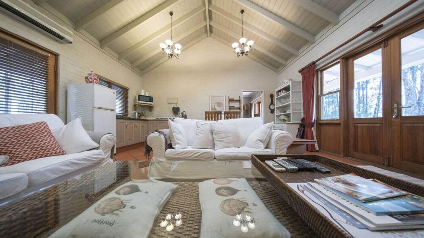 Thistle Hill Guesthouse - walk to many wineries and restaurants