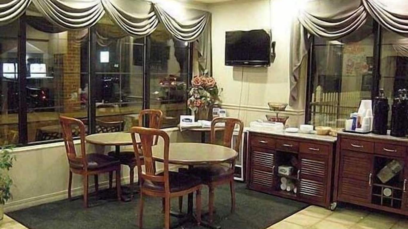 Colonie Inn and Suites