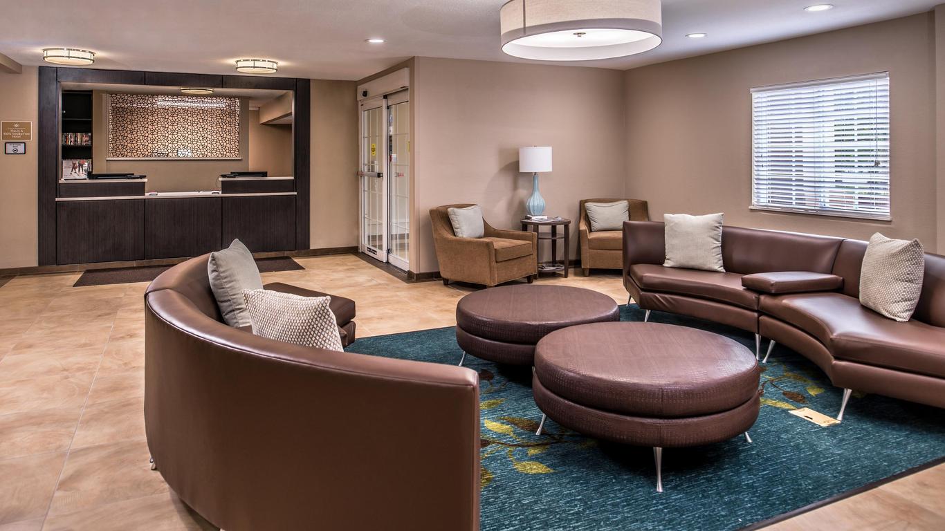 Candlewood Suites Kansas City Speedway