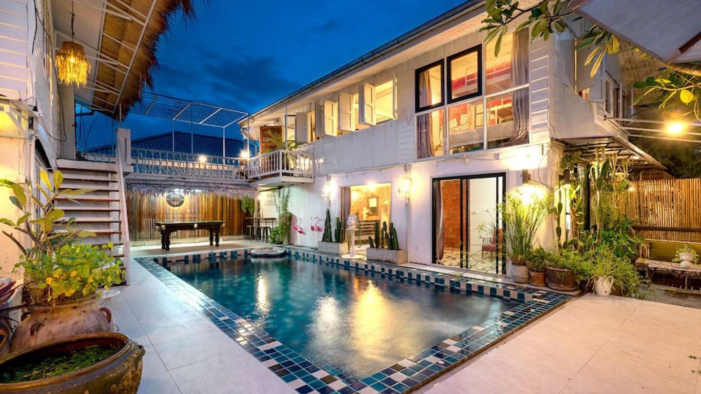 Secret garden pool villa