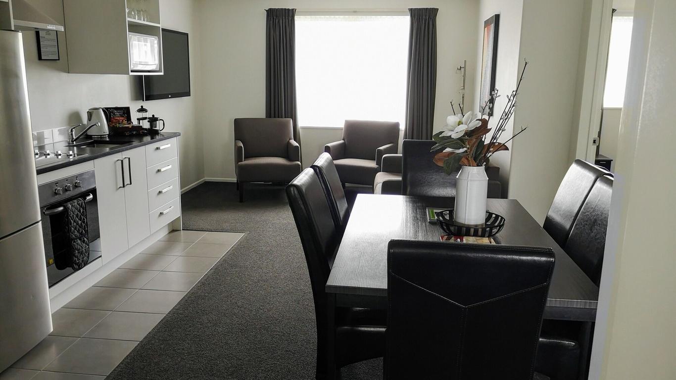 Airport Palms Motel