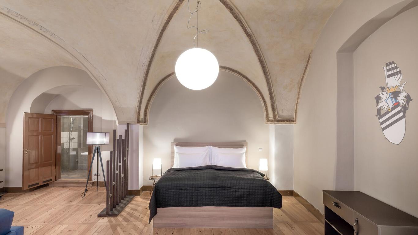 3 Epoques Apartments by Adrez