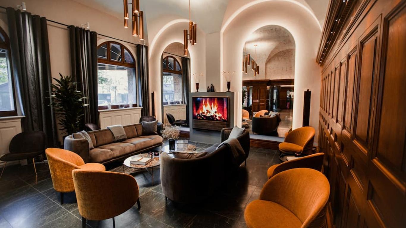 Ascot Apartments