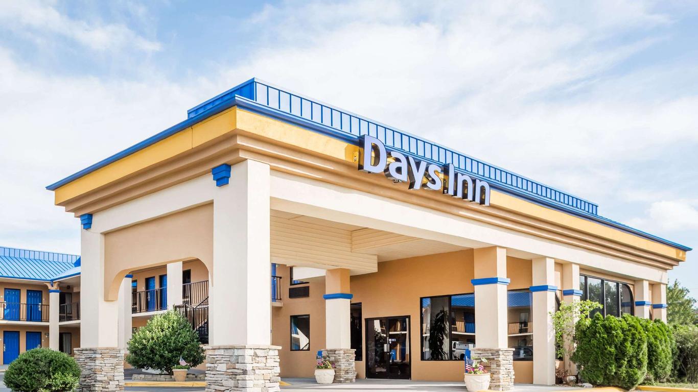 Days Inn by Wyndham Hendersonville