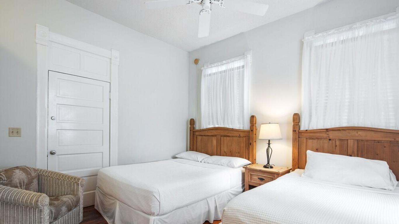 Casa 325 Guesthouse
