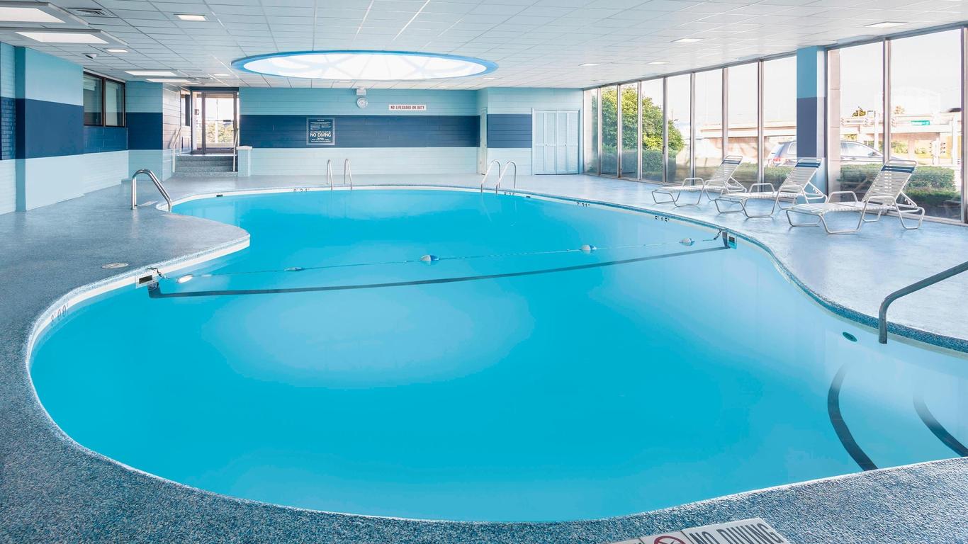 Four Points by Sheraton Milwaukee Airport