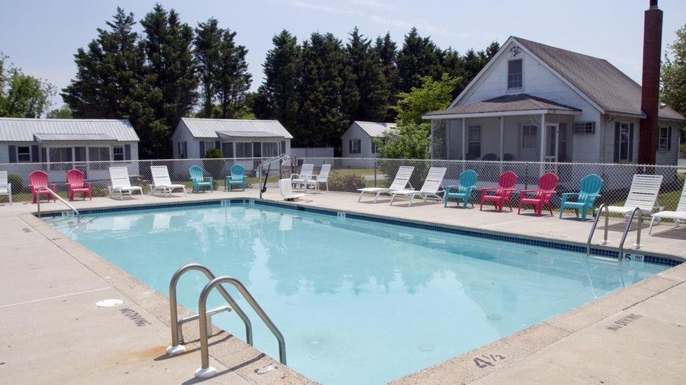 Long Acres Motel & Cottages