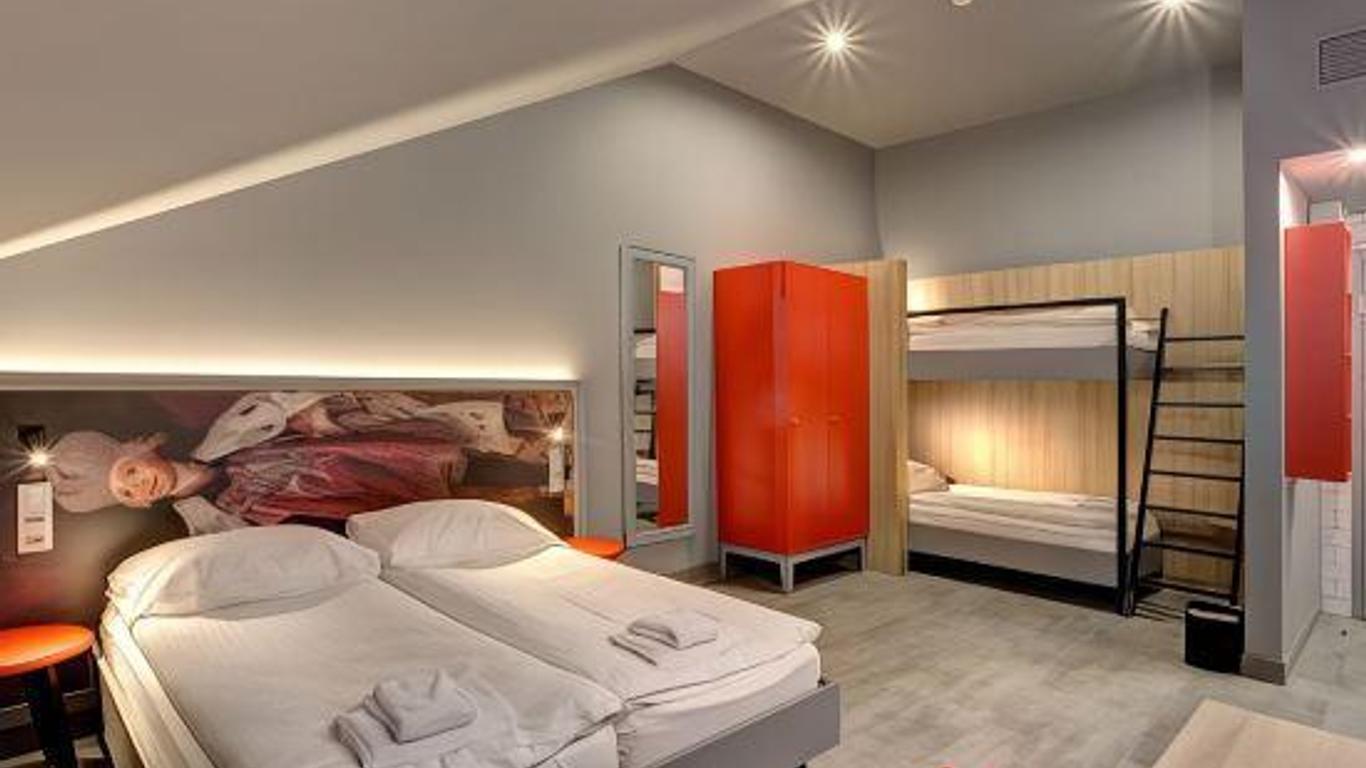 Holiday Inn St Petersburg - Theatre Square