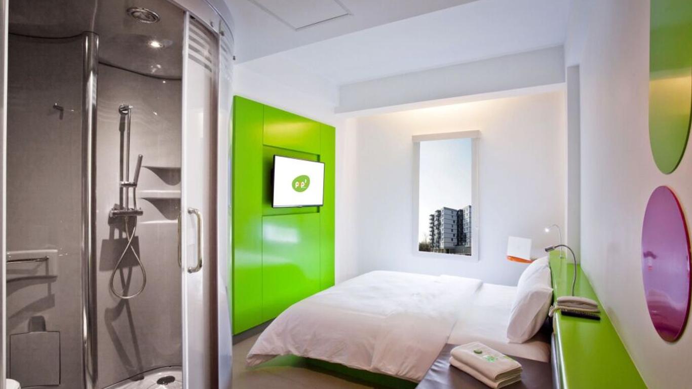 Pop Hotel Gubeng Surabaya