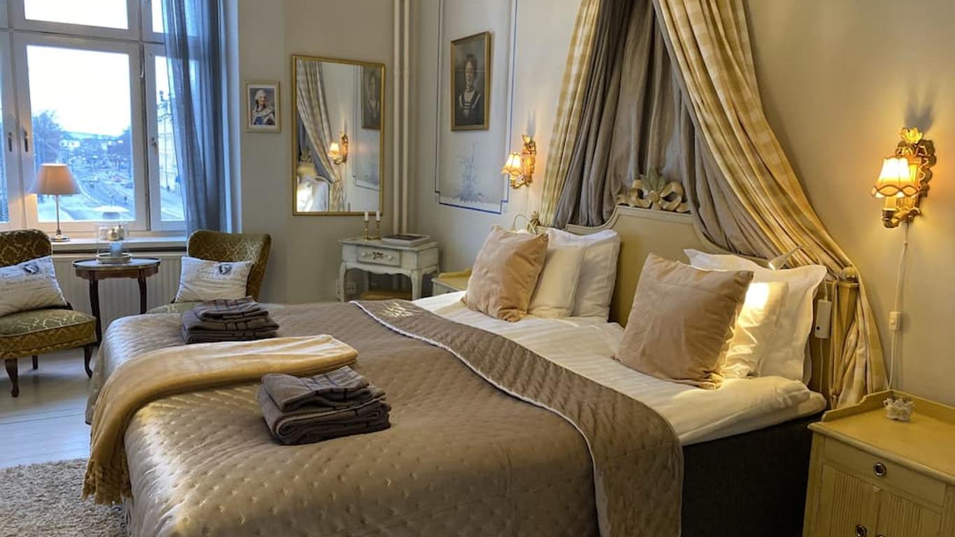 Strand Hotel