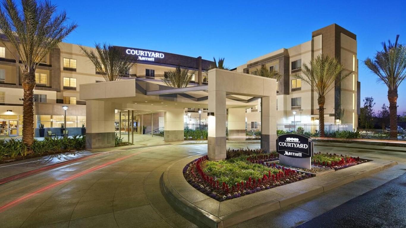 Courtyard by Marriott Long Beach Airport