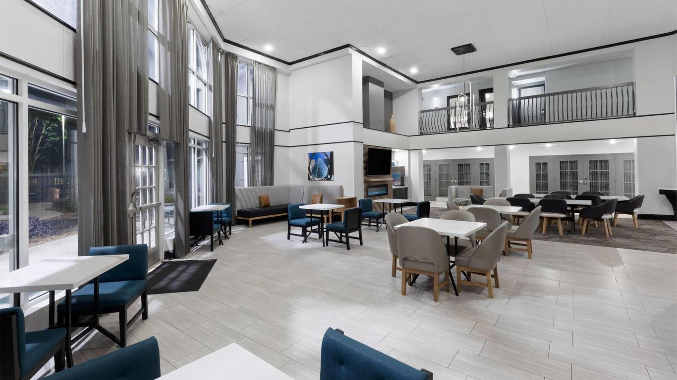 La Quinta Inn & Suites By Wyndham Houston Bush Iah South