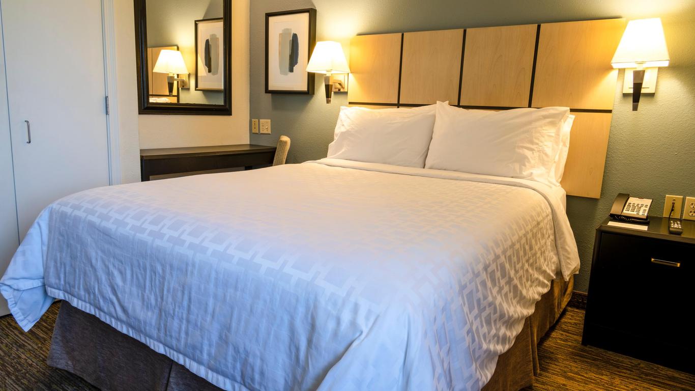 Candlewood Suites East Lansing by IHG