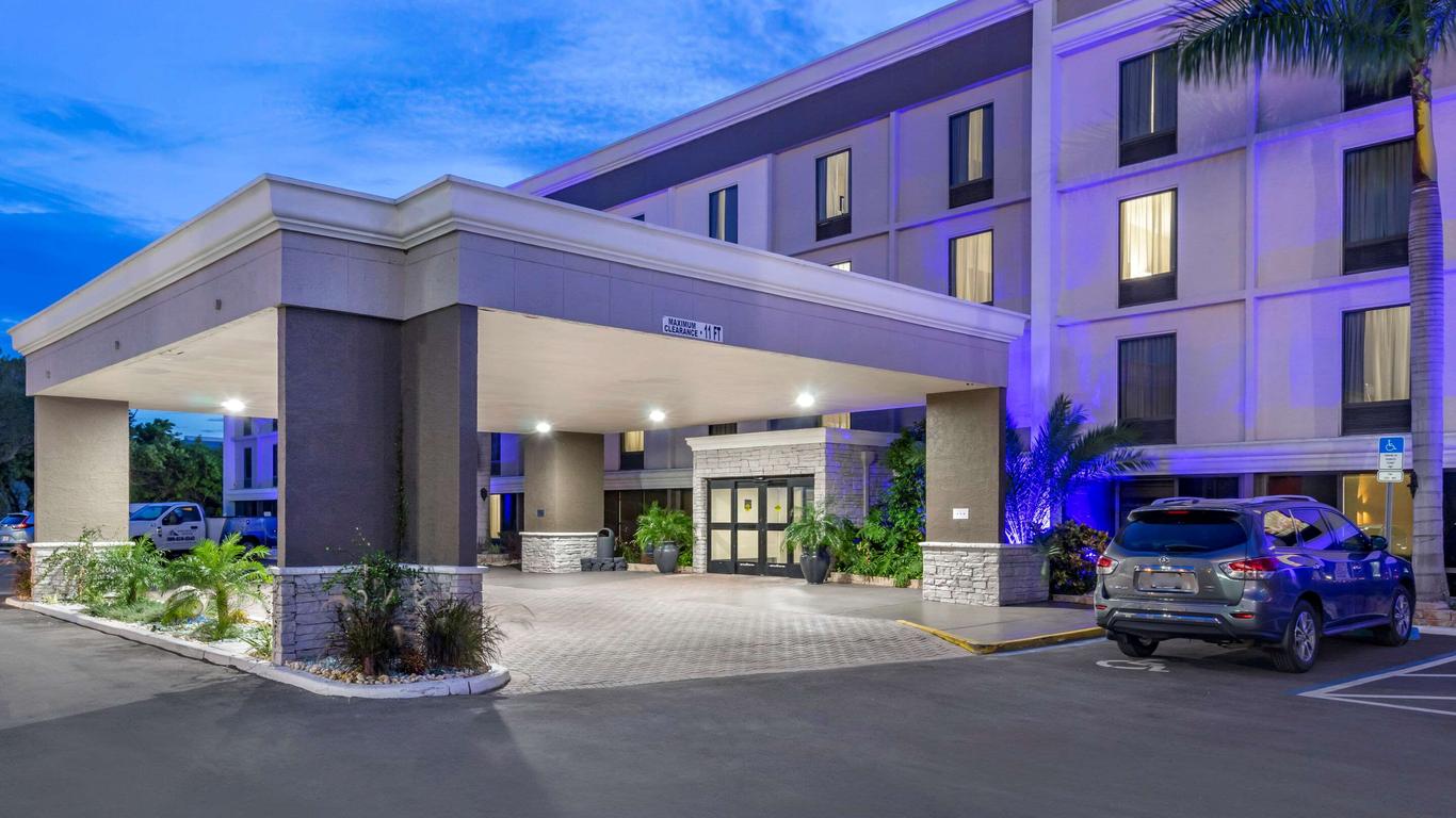 Comfort Inn & Suites St. Pete - Clearwater International Airport