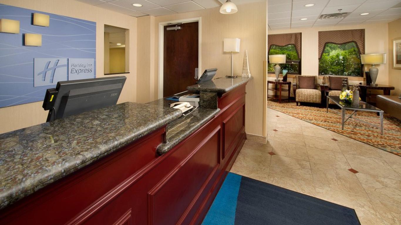 Holiday Inn Express Fairfax - Arlington Boulevard