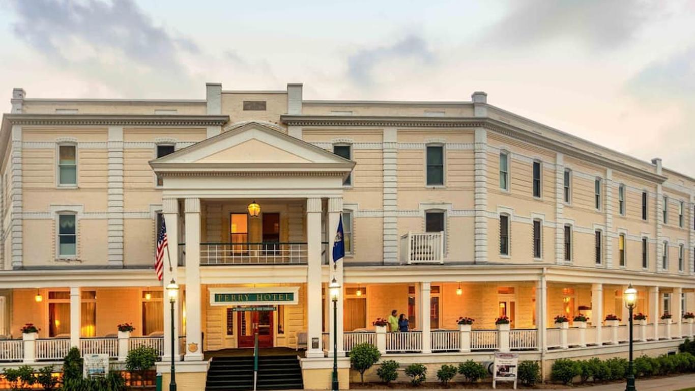 Stafford's Perry Hotel