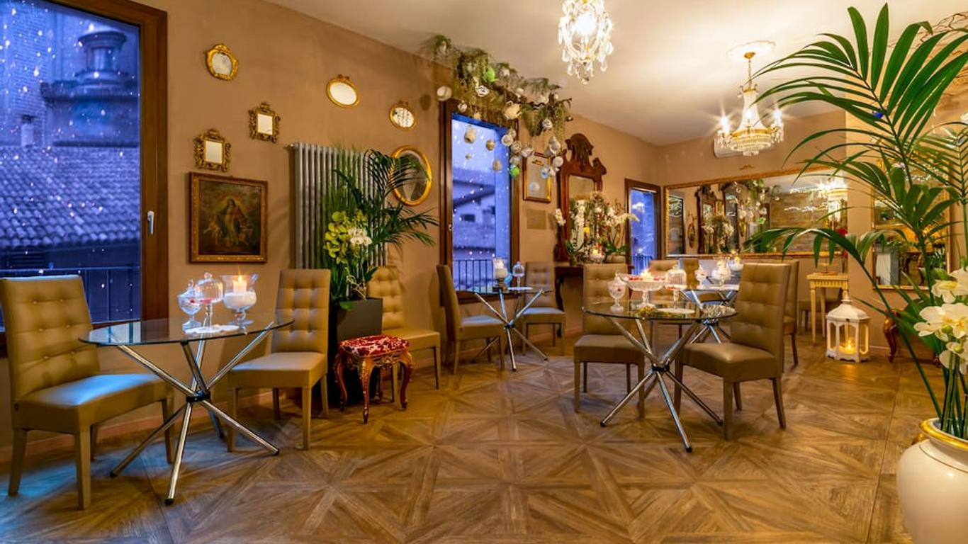 051 Room & Breakfast