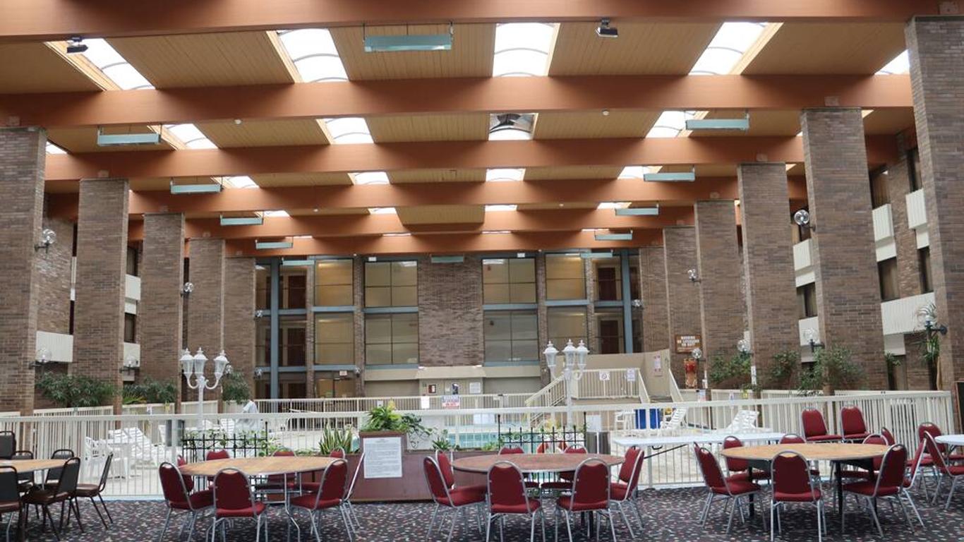 Ramada by Wyndham Lansing Hotel & Conference Center