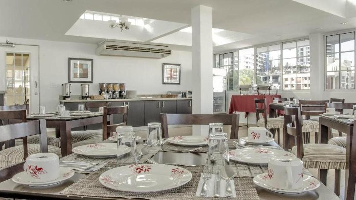 Aparthotel Sevilla Suites