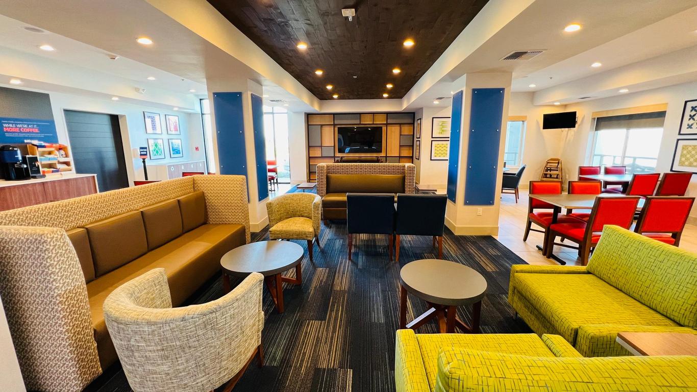 Holiday Inn Express & Suites Salinas By IHG