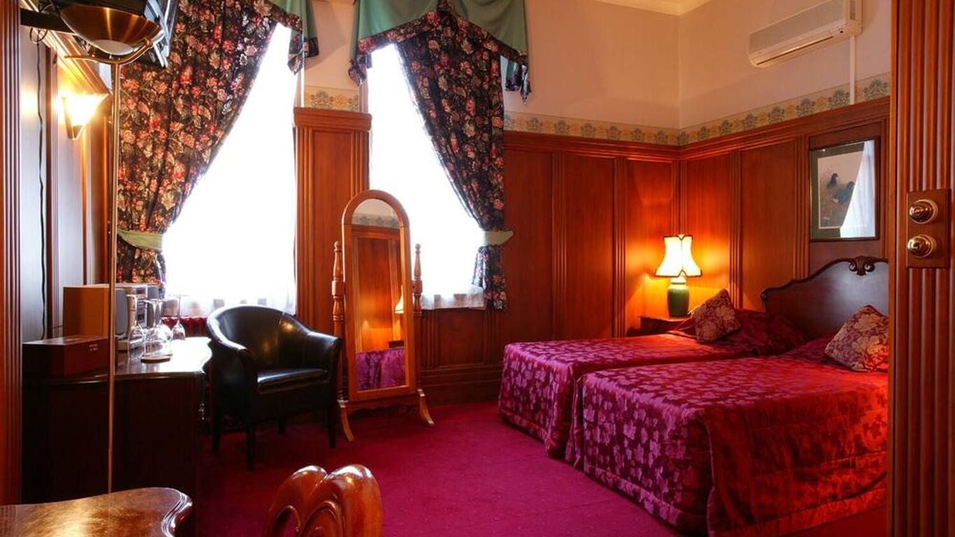 The County Hotel