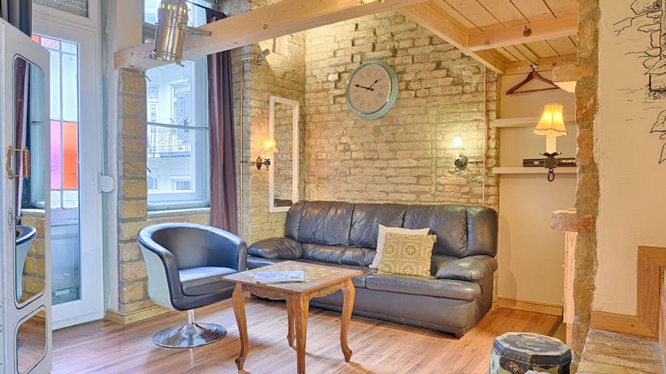 Lavender Circus Hostel, Doubles & Ensuites