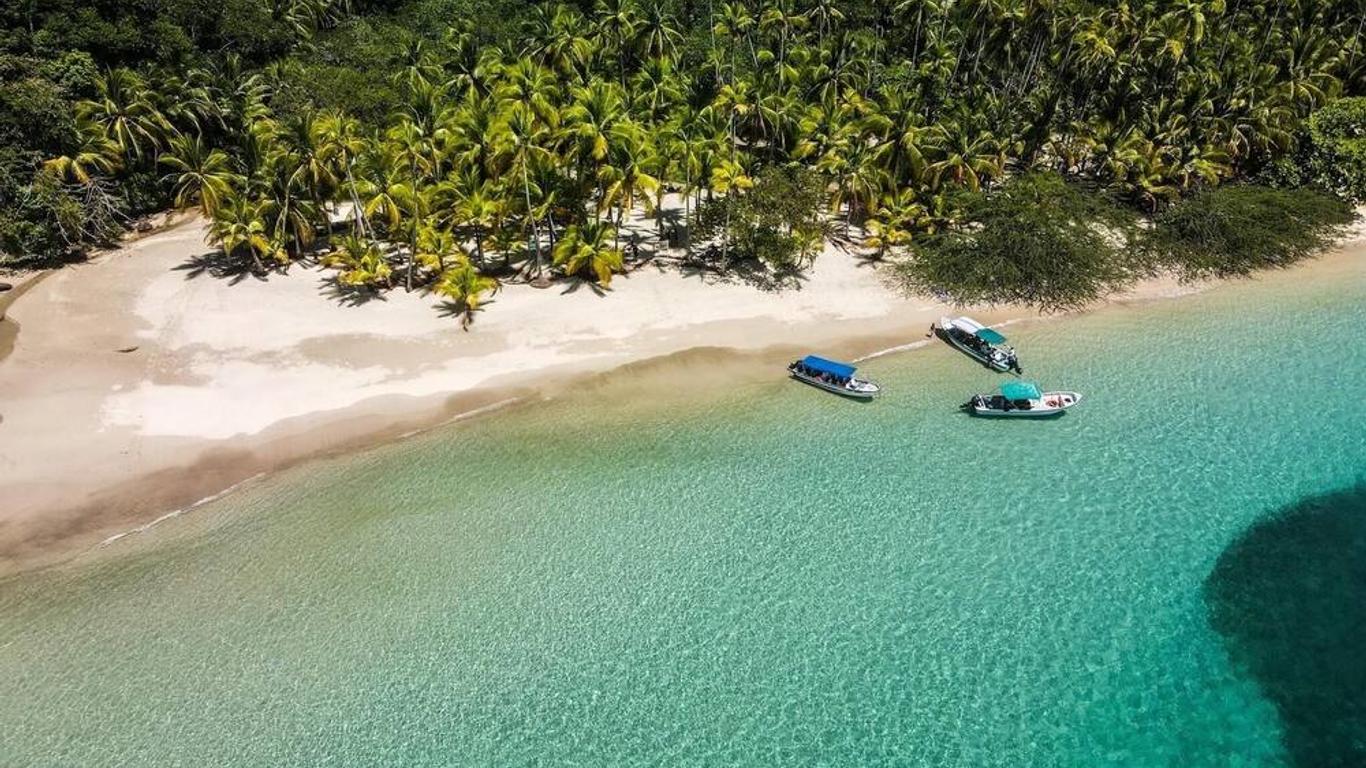 Urraca Monkey Island Eco Resort