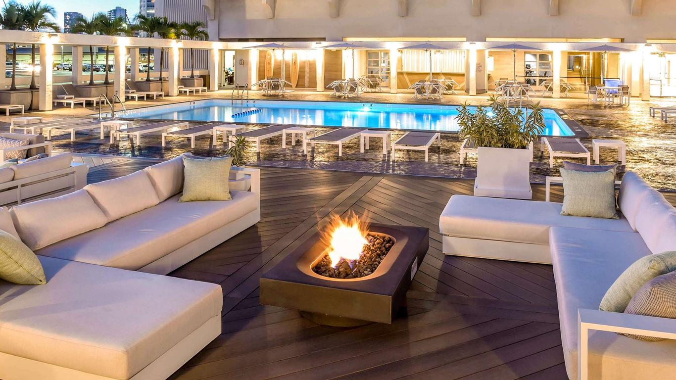 Ala Moana Honolulu by Mantra