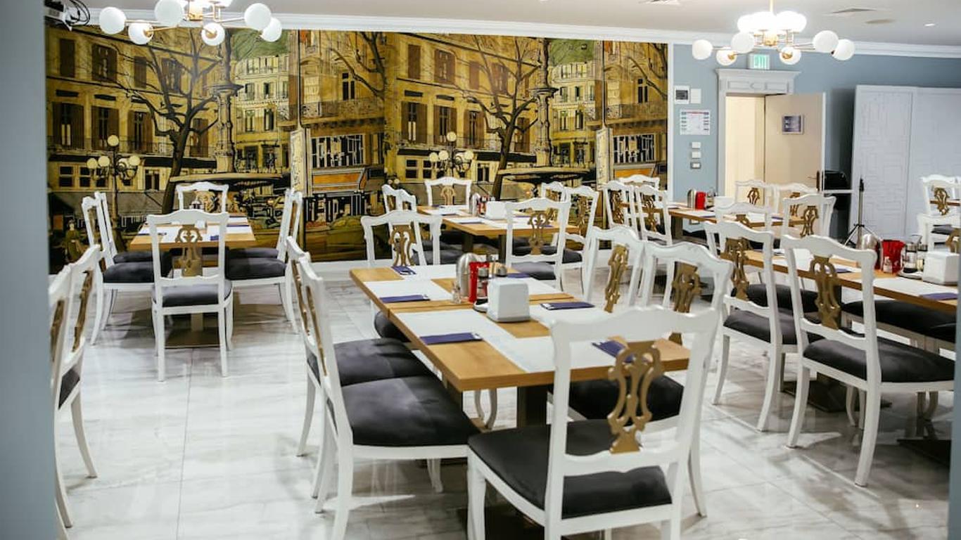 Royal Class Hotel