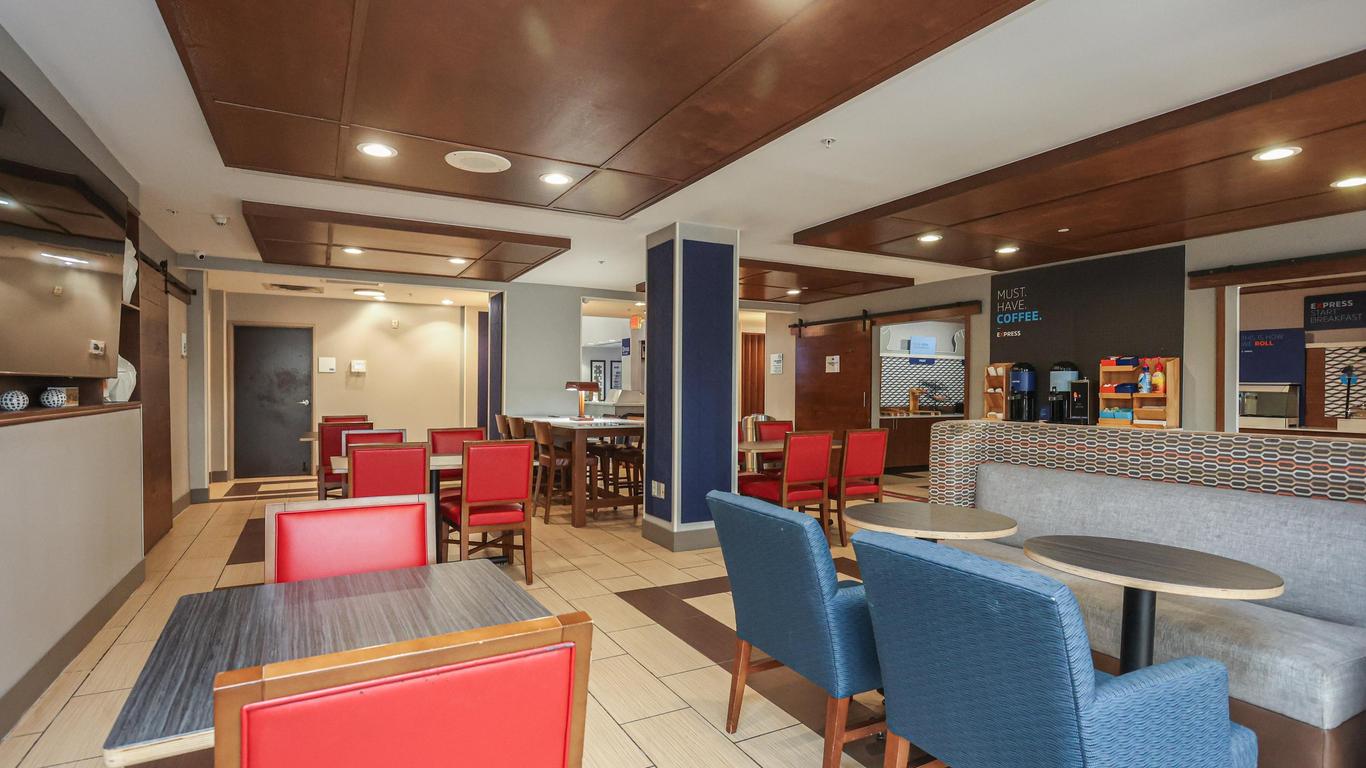 Holiday Inn Express & Suites Tulsa South Bixby
