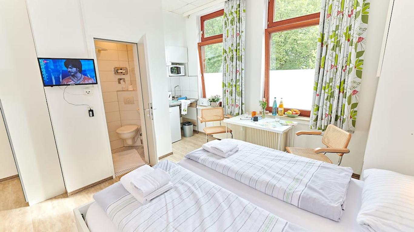 B & L Hostel
