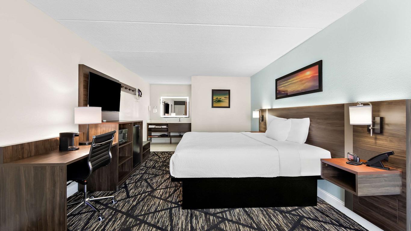 Clarion Inn and Suites near the Leconte Center Pigeon Forge