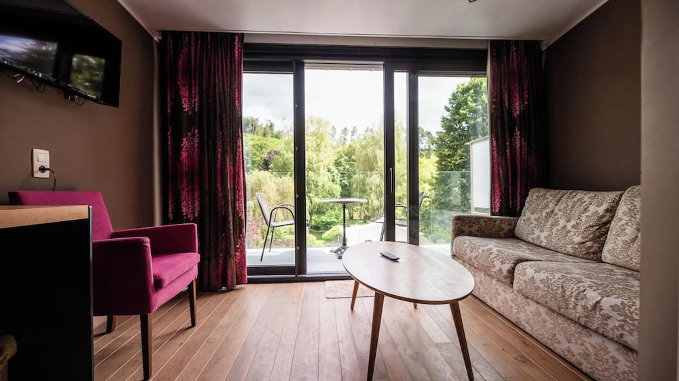 Logis Hostellerie De La Claire Fontaine