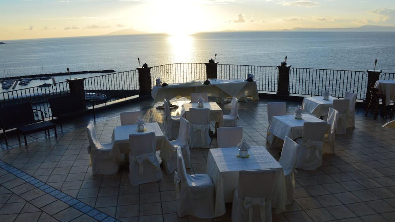 Hr Hotel & Spa